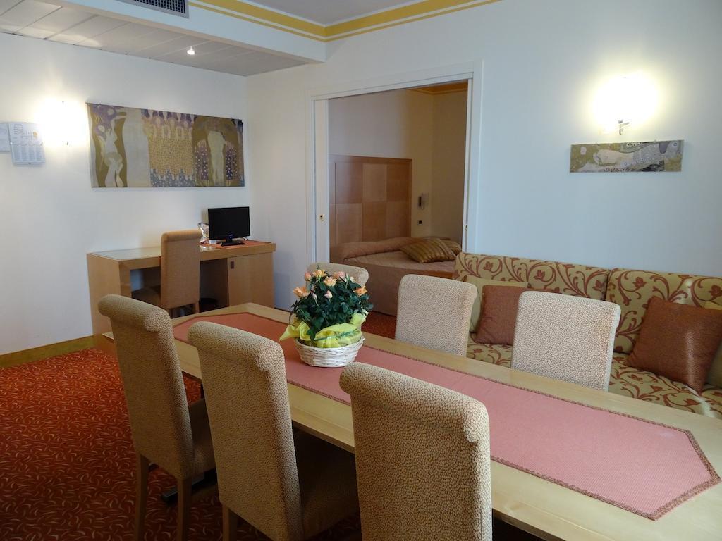 Hotel Roma Чивидале-дель-Фриули Номер фото