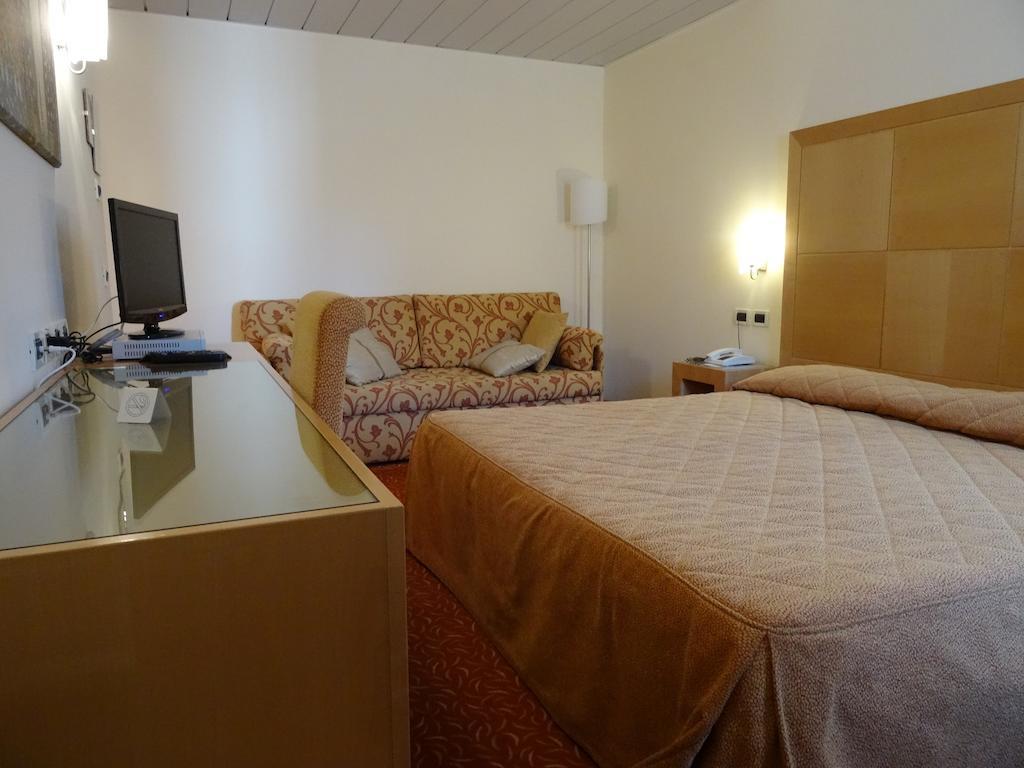 Hotel Roma Чивидале-дель-Фриули Номер фото